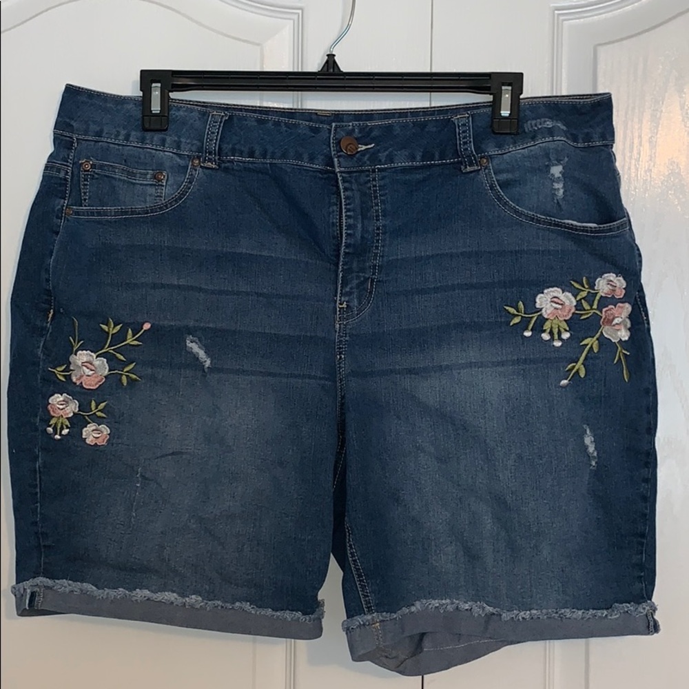 (2/$15)Cato Floral Embroidered Shorts